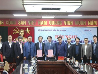 Lễ ký kết chương trình phối hợp truyền thông giai đoạn 2022 - 2025 giữa Sở Thông tin và Truyền thông tỉnh Hải Dương với Báo Đầu tư. Ảnh: Thanh Sơn.