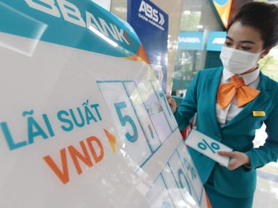 Lãi suất khó giảm thêm khi áp lực lạm phát tăng mạnh. Ảnh: Dũng Minh