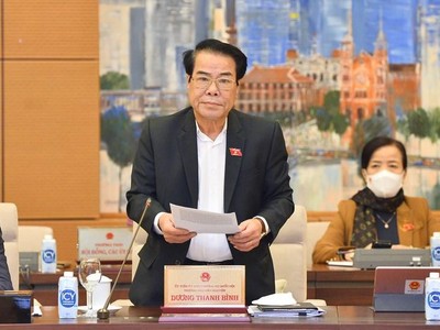 Trưởng Ban Dân nguyện Dương Thanh Bình báo cáo tại cuộc họp. 