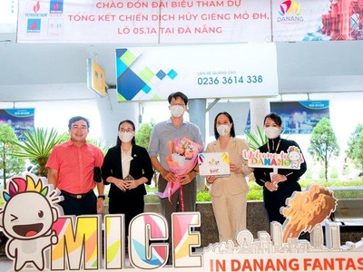 Hoạt động chào đón đoàn 100 khách MICE đầu tiên theo Chính sách MICE Đà Nẵng năm 2022.