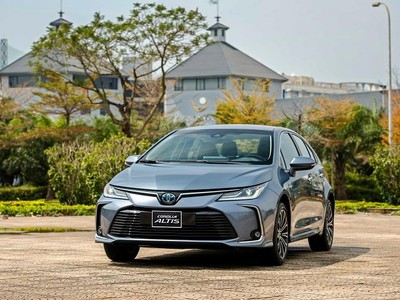 Corolla Altis 2022: Thêm phiên bản hybird sạc điện