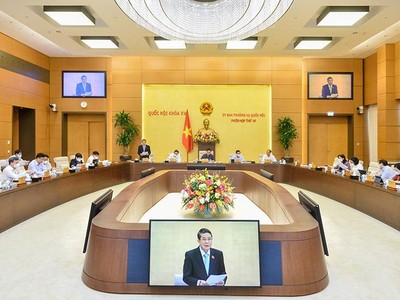 Toàn cảnh phiên thảo luận của Ủy ban Thường vụ Quốc hội về kết quả thực hành tiết kiệm, chống lãng phí năm 2021