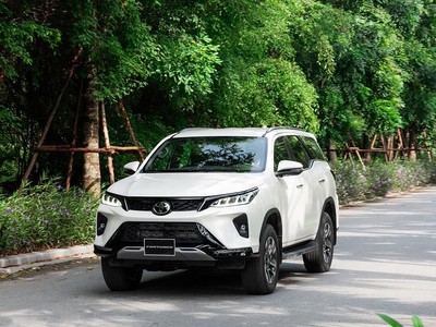 Toyota Fortuner 2022 thêm một số tiện nghi và tính năng an toàn