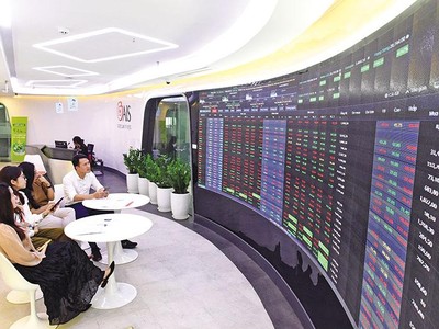 Thị trường chứng khoán thường phản ứng nhanh nhạy với biến động của lãi suất. Ảnh: Đức Thanh