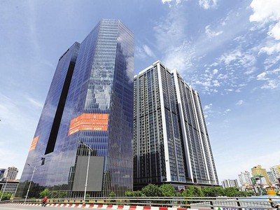 Capital Place - tòa nhà văn phòng hạng A ở trung tâm Hà Nội được Viva Land mua lại với giá 550 triệu USD. Ảnh: Đ.T