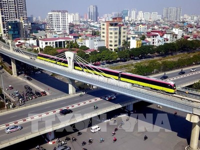 Đoàn tàu Nhổn - Ga Hà Nội chạy thử trong ngày 6/12/2021. Ảnh: Huy Hùng - TTXVN