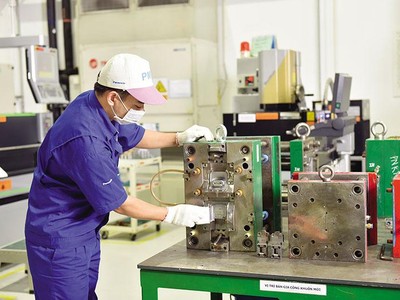 Sản xuất tại Công ty Panasonic Việt Nam (Khu công nghiệp Thăng Long, Hà Nội). Ảnh: Đức Thanh