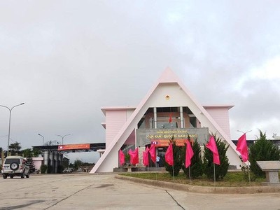 Quốc lộ 14D nối Cửa khẩu quốc tế Nam Giang. Ảnh: Thanh Chung