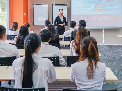 Số lượng đại lý bảo hiểm trên thị trường hiện khá lớn. Ảnh: Dũng Minh