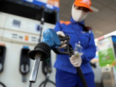 Thủ tướng yêu cầu hai bộ nghiên cứu đề xuất giải pháp điều hành xăng dầu hiệu quả
