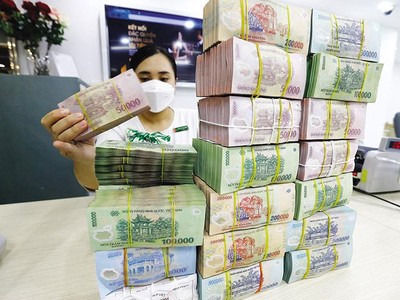 Tăng lãi suất, song nguồn vốn ngân hàng vẫn khá hạn chế. Ảnh: Đức Thanh