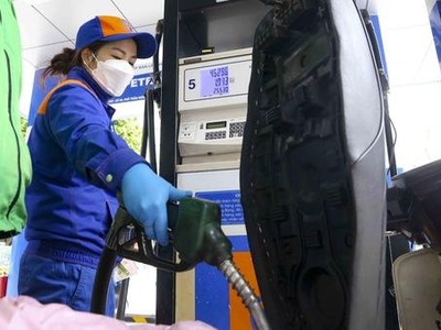 Bộ Tài chính tiếp tục lấy ý kiến về chi phí nhập xăng dầu.