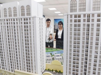 Nhiều sản phẩm đang giảm giá, bao gồm cả nhà chung cư. Ảnh: Dũng Minh