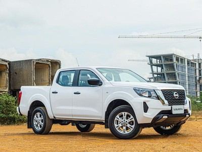 Nissan Navara EL 2WD động cơ 2.3 Twin Turbo nhập nguyên chiếc từ Thái Lan
