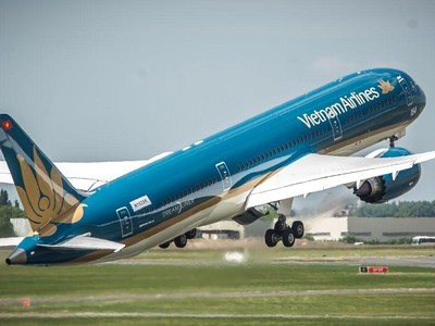 Doanh nghiệp tuần qua: Vietnam Airlines bay lại Trung Quốc; VinFast nộp hồ sơ IPO tại Mỹ; Petrovietnam ghi kỷ lục mới 