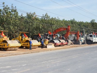 Tuyến đường ĐT 746 vừa được tỉnh Bình Dương khởi công mở rộng ngày 30/12/2022 với tổng mức đầu tư 1.492 tỷ đồng từ vốn ngân sách 