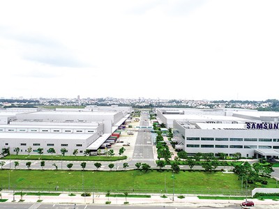 Việt Nam đang trở thành cứ điểm sản xuất mới của nhiều tập đoàn lớn như Samsung, Foxconn...