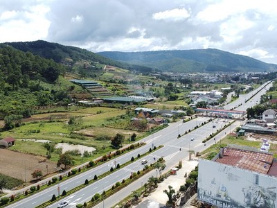 Cao tốc Bảo Lộc - Liên Khương sau khi hoàn thành, đưa vào sử dụng dự kiến sẽ kết nối với cao tốc Liên Khương - Prenn (Đà Lạt, tỉnh Lâm Đồng). Ảnh: Nhiệt Băng