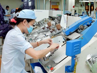 Lãi suất neo cao, doanh nghiệp dệt may hạn chế đầu tư