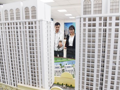 Người sẵn tiền mặt có cơ hội mua được bất động sản tốt với giá phù hợp. Ảnh: Dũng Minh