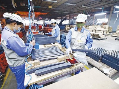 Khó khăn bủa vây, doanh nghiệp đã phải dùng "đồng tiền dự trữ cuối cùng"