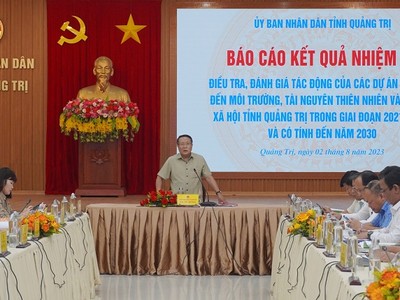 Ông Hà Sỹ Đồng, Phó Chủ tịch UBND tỉnh Quảng Trị yêu cầu các sở, ngành không chạy theo số lượng dự án mà phải đảm bảo hài hòa các lợi ích. Ảnh: Tiến Nhất. 