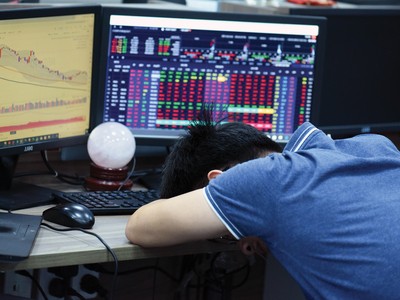 Thị trường chứng khoán luôn nhạy cảm với diễn biến tỷ giá, lãi suất. Ảnh: Dũng Minh 