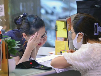 Cán bộ ngân hàng chịu áp lực rất lớn trong việc quyết định cho doanh nghiệp vay vốn. 