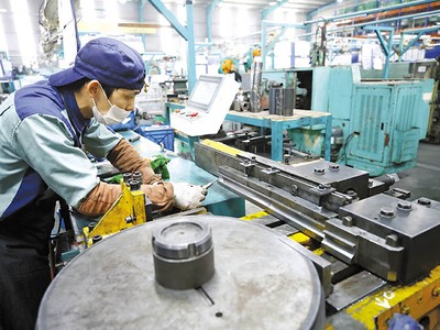 Sản xuất gặp nhiều khó khăn, song tăng trưởng GDP của Việt Nam năm nay vẫn thuộc nhóm cao nhất thế giới. Ảnh: Đ.T 