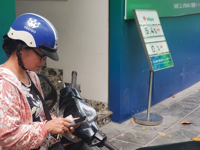 Mặt bằng lãi suất huy động của ngành ngân hàng giảm mạnh, kéo theo lãi suất cho vay giảm, nhưng tín dụng vẫn khó tăng