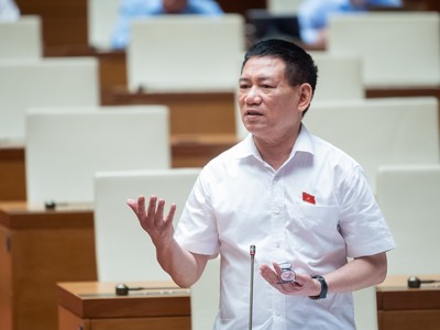 Bộ trưởng Bộ Tài chính Hồ Đức Phớc trả lời chất vấn sáng 6/11