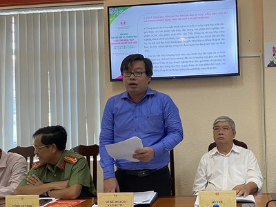 Phó giám Đốc Sở Kế hoạch và Đầu tư Đồng Tháp thông tin tại cuộc giao ban sáng 8/11