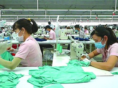 Với kim ngạch xuất khẩu 4,4 tỷ USD năm 2022, dệt may đang chịu nhiều áp lực chuyển đổi sản xuất để có tăng trưởng bền vững tại EU.