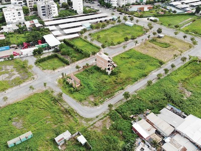 Chủ đầu tư Anh Tuấn Group chịu thiệt hại cả nghìn tỷ đồng khi dự án Lotus Residence không thể triển khai suốt gần 10 năm qua. Ảnh: Việt Dũng 