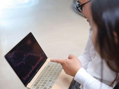 Tham gia thị trường cấp cao như chứng khoán, nhà đầu tư không nên chỉ dựa vào vận may, mà cần trang bị cho mình kiến thức rất sâu về tài chính doanh nghiệp