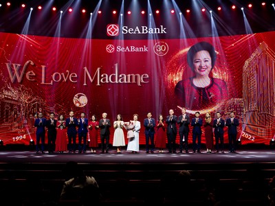 Ban Lãnh đạo SeaBank tri ân Phó Chủ tịch thường trực HĐQT Nguyễn Thị Nga