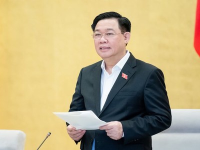 Chủ tịch Quốc hội Vương Đình Huệ phát biểu khai mạc phiên họp.