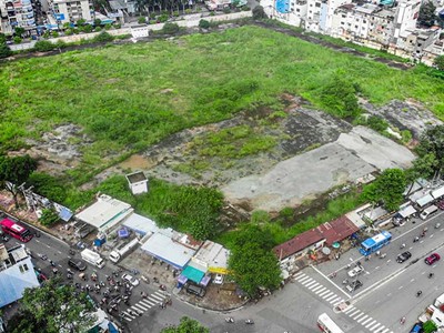 Hiện trạng khu “đất vàng” tại số 152 - Trần Phú (quận 5, TP.HCM).