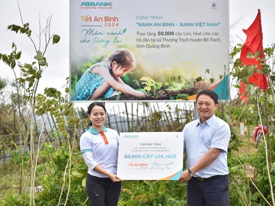 ABBANK thành công gây quỹ và chính thức trao tặng 50.000 cây giống gỗ lớn Lim, Huê cho các hộ dân khó khăn tại xã Thượng Trạch, huyện Bố Trạch, tỉnh Quảng Bình