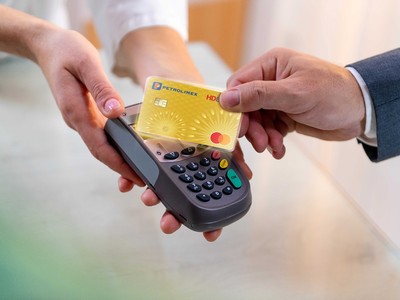 Dấu ấn HDBank (HDB) trong bức tranh chuyển đổi số sôi động của ngành ngân hàng