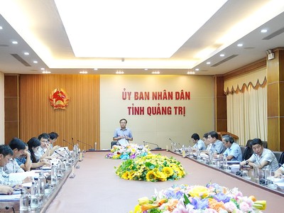 Phó chủ tịch UBND tỉnh Quảng Trị Lê Đức Tiến chủ trì cuộc họp