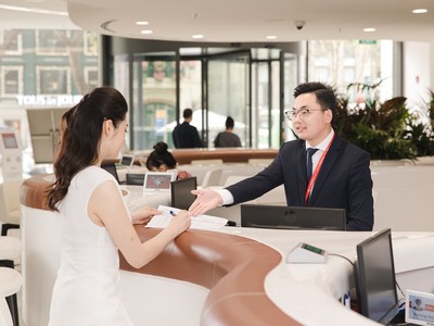 Techcombank (TCB) được vinh danh “Ngân hàng bán lẻ nội địa tốt nhất” năm thứ ba liên tiếp từ Asian Banking & Finance