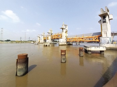 Dự án Giải quyết ngập do triều khu vực TP.HCM có xét đến yếu tố biến đổi khí hậu thực hiện theo Hợp đồng BT. Ảnh: Lê Quân