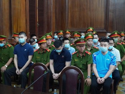 Các bị cáo tại toà.