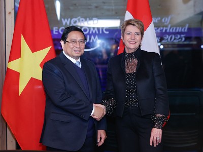 Thủ tướng Chính phủ Phạm Minh Chính hội đàm với Tổng thống Thụy Sĩ Karin Keller-Sutter. Ảnh: Nhật Bắc
