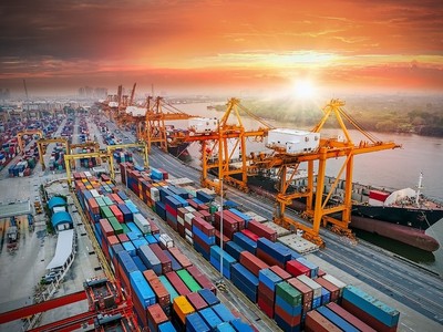 Thích ứng với biến động thuế quan