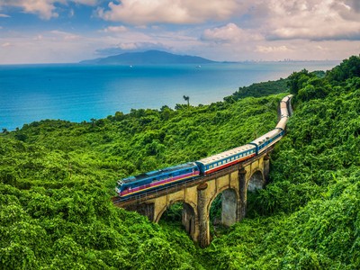 Việc phát triển hệ thống đường sắt có vai trò then chốt trong phát triển kinh tế - xã hội