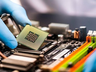 Theo Chiến lược phát triển công nghiệp bán dẫn Việt Nam, đến 2050, quy mô doanh thu công nghiệp bán dẫn tại Việt Nam đạt trên 100 tỷ USD/năm. (Ảnh tư liệu)