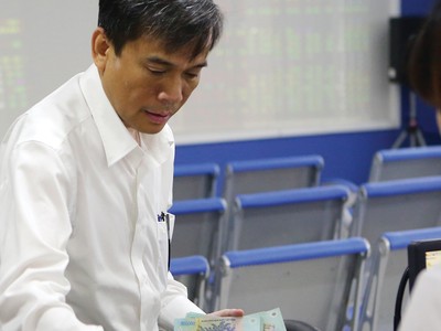 Nhà đầu tư cần duy trì một tỷ lệ tiền mặt hợp lý để sẵn sàng giải ngân khi thị trường chiết khấu mạnh