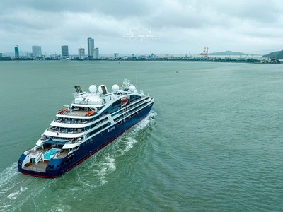 Cuối năm 2024, Bình Định liên tiếp đón 3 chuyến tàu biển du lịch quốc tế cập Cảng Quy Nhơn. Trong ảnh: tàu biển du lịch 5 sao Le Laperouse (quốc tịch Pháp) cập Cảng Quy Nhơn vào ngày 13/12/2024 (Ảnh: Dũng Nhân).